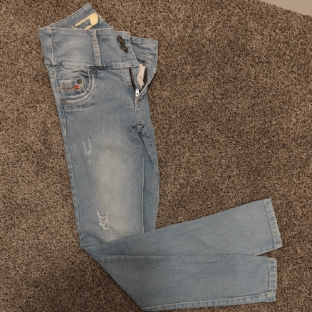 Blue Straight Leg Jeans with Classic Denim Wash